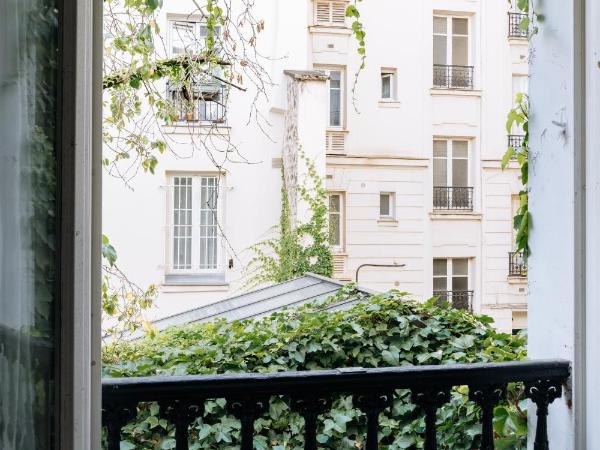 Alluring 1 bedroom Apartment 5 min to the Eiffel Tower! : photo 1 de la chambre appartement