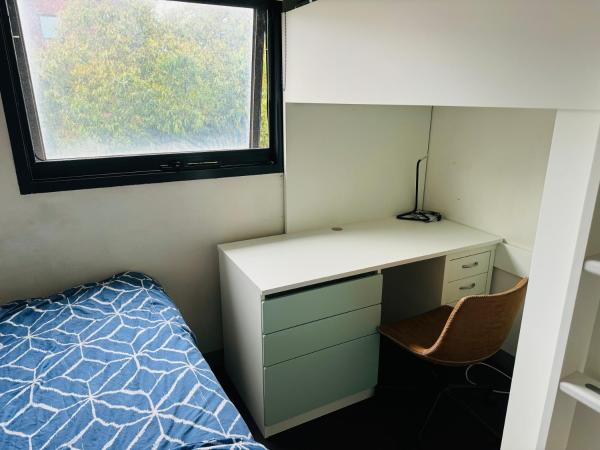 CarricHouse : photo 4 de la chambre chambre lits jumeaux avec salle de bains