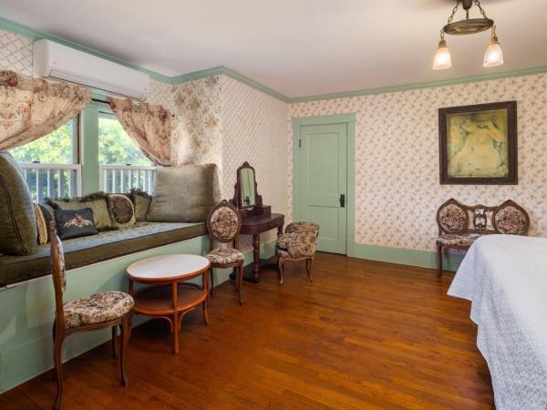 Manoa Valley Inn : photo 1 de la chambre chambre double avec lit d'appoint