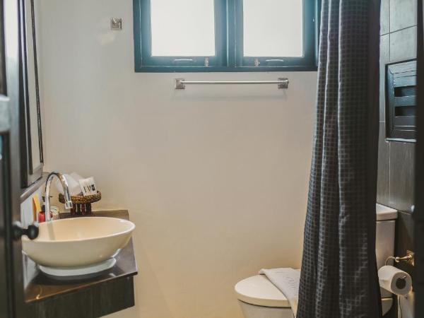 THEE Kashatharn by TH District : photo 2 de la chambre chambre double ou lits jumeaux deluxe avec balcon