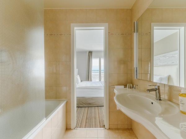 Hotel Mona Ex-Eurotel : photo 1 de la chambre  suite mona - vue sur lac et balcon