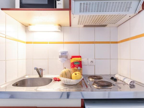 Zenitude Hôtel-Résidences Carcassonne : photo 1 de la chambre studio avec lit double