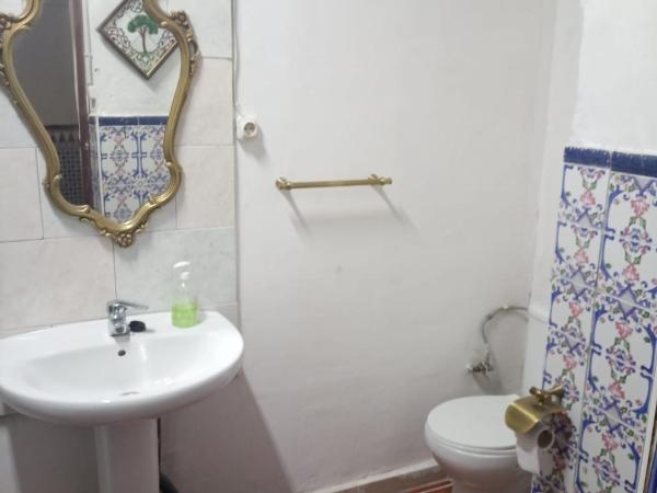 Pensión Santa María la Blanca : photo 8 de la chambre chambre lits jumeaux avec salle de bains commune