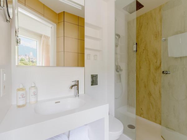 Hotel Mona Ex-Eurotel : photo 5 de la chambre hébergement confortable mona - vue sur lac et balcon