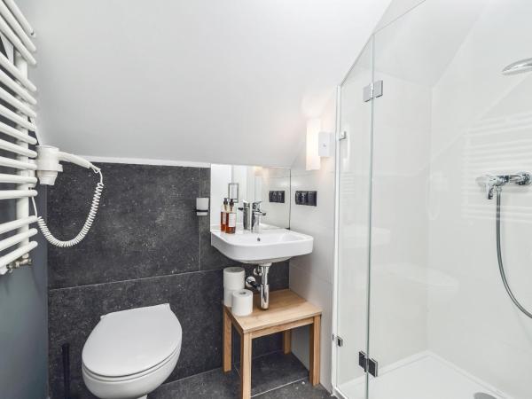 Grand Tulipan : photo 4 de la chambre chambre double avec lit d'appoint