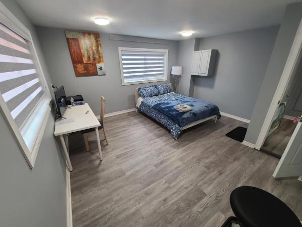 Cloud Bnb Downtown Ottawa : photo 1 de la chambre chambre familiale avec salle de bains commune