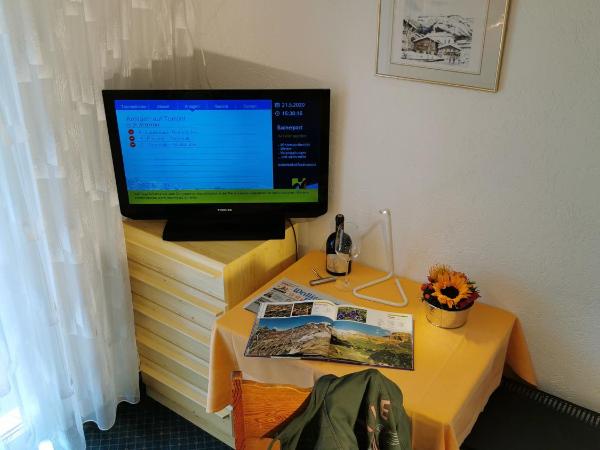 Hotel Walliserhof-Leukerbad-Therme : photo 3 de la chambre chambre simple avec balcon - accès au spa et au téléphérique