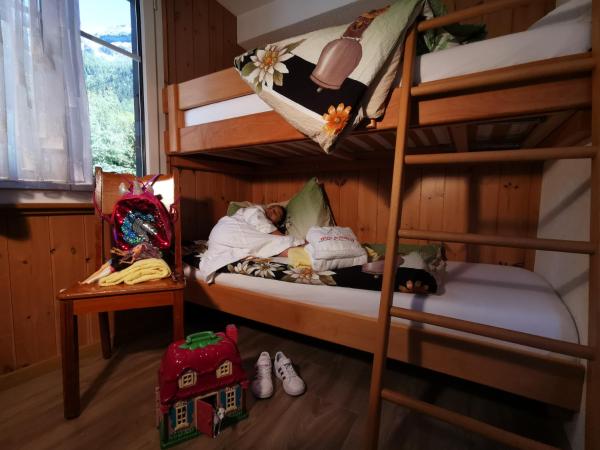 Hotel Walliserhof-Leukerbad-Therme : photo 2 de la chambre chambre familiale avec accès au spa et au téléphérique