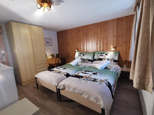 Hotel Walliserhof-Leukerbad-Therme : photo 4 de la chambre chambre familiale avec accès au spa et au téléphérique