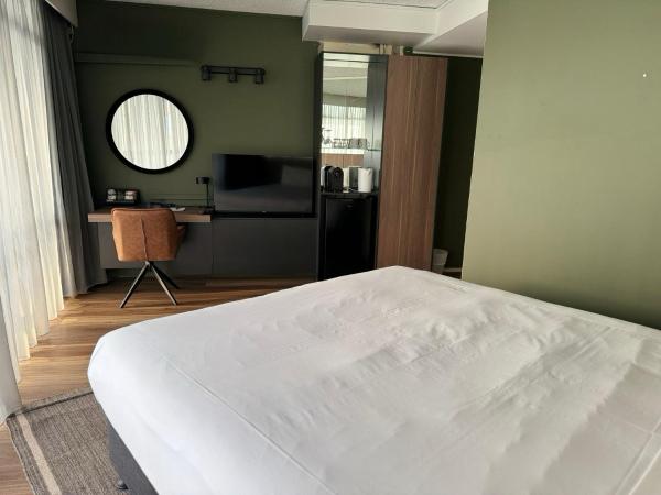 Madison Tower Mill Hotel : photo 2 de la chambre chambre lit king-size standard