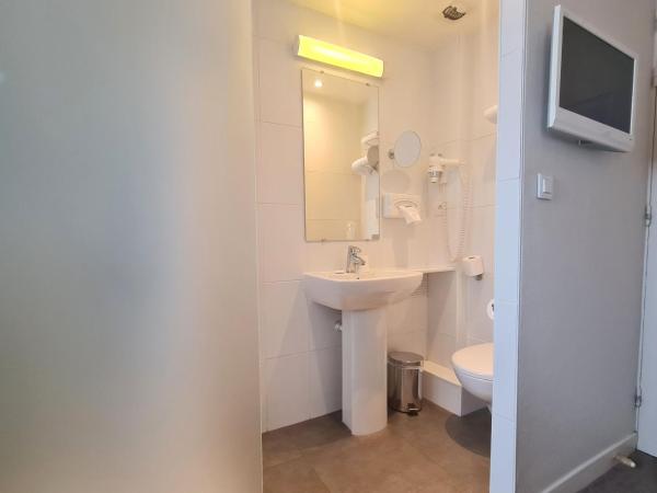 Kyriad Vannes Centre Ville : photo 4 de la chambre hébergement 1 lit simple