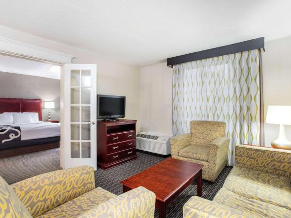 La Quinta by Wyndham Indianapolis South : photo 1 de la chambre suite lit king-size