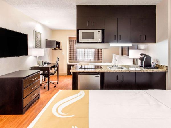Quality Inn & Suites Myrtle Beach near Outlets : photo 2 de la chambre suite 2 lits queen-size - non-fumeurs