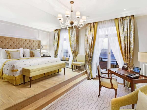 Fairmont Hotel Vier Jahreszeiten, Hotel des Jahres 2023 & 2024- Die 101 Besten : photo 2 de la chambre signature room with balcony