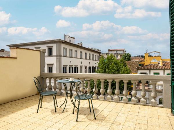 Anglo American Hotel Florence, Curio Collection By Hilton : photo 3 de la chambre chambre king de luxe avec terrasse