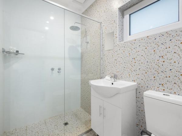 Best Western Adelaide Airport - Formerly Parador Inn : photo 7 de la chambre chambre lit queen-size - vue sur jardin