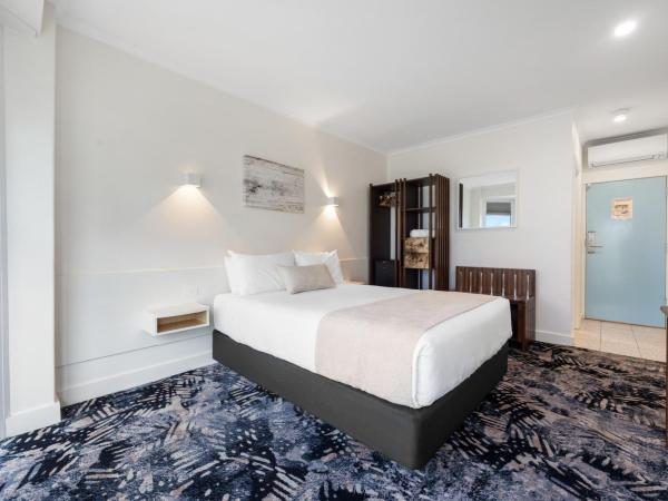 Best Western Adelaide Airport - Formerly Parador Inn : photo 4 de la chambre chambre lit queen-size - vue sur jardin