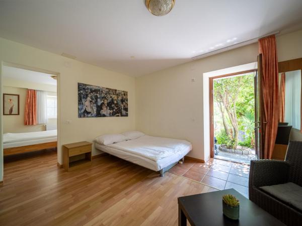 Easy Stay by Hotel La Perla : photo 2 de la chambre economy family room-easy stay