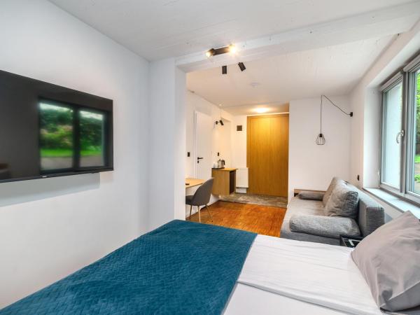 Grand Tulipan : photo 7 de la chambre chambre double avec lit d'appoint