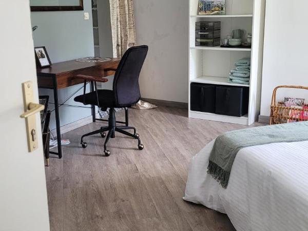 Suite privée calme centre-ville Brotteaux : photo 5 de la chambre chambre double deluxe avec balcon