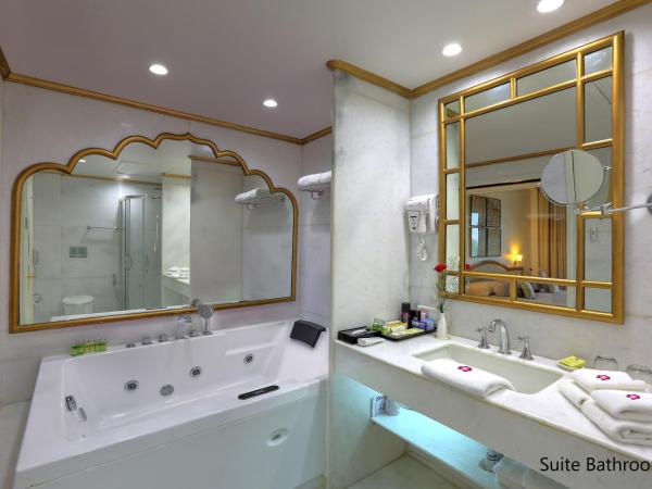 Hotel Clarks Shiraz : photo 3 de la chambre suite with inr 500 credit on spa and 1+1 happy hours from 1pm to 6pm