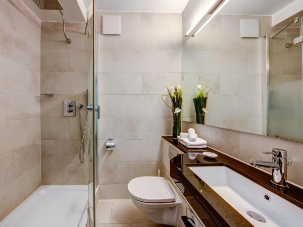 Best Western Premier Hotel Beaulac : photo 2 de la chambre chambre confort double ou lits jumeaux avec vue sur la ville