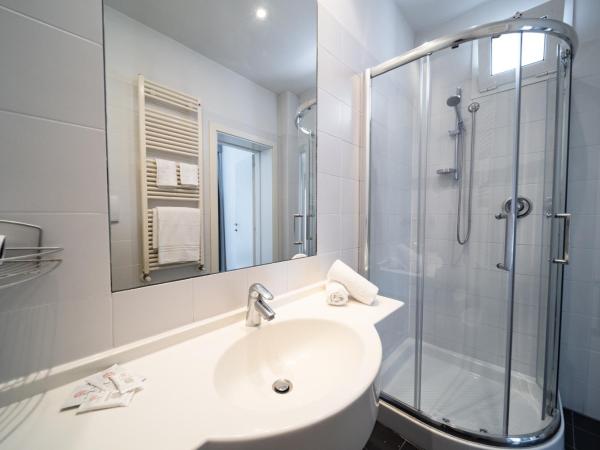 Hotel Trieste : photo 4 de la chambre chambre lit king-size