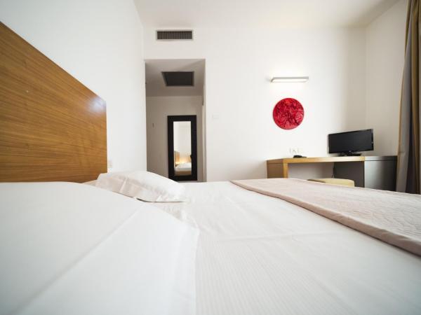 Hotel Trieste : photo 5 de la chambre chambre lit king-size