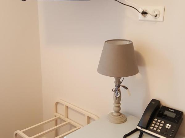 Hôtel Chez Jacqueline : photo 4 de la chambre chambre lit king-size supérieure