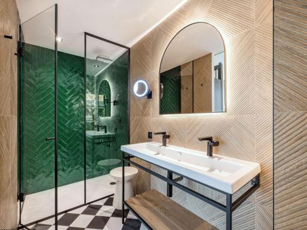 Doubletree By Hilton Nice Centre Iconic : photo 4 de la chambre suite 1 chambre lit king-size
