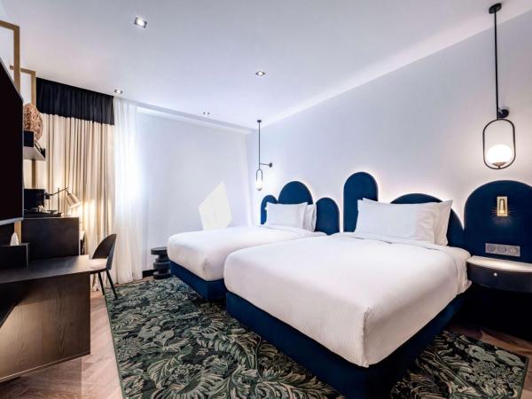 Doubletree By Hilton Nice Centre Iconic : photo 2 de la chambre chambre lits jumeaux - vue sur ville