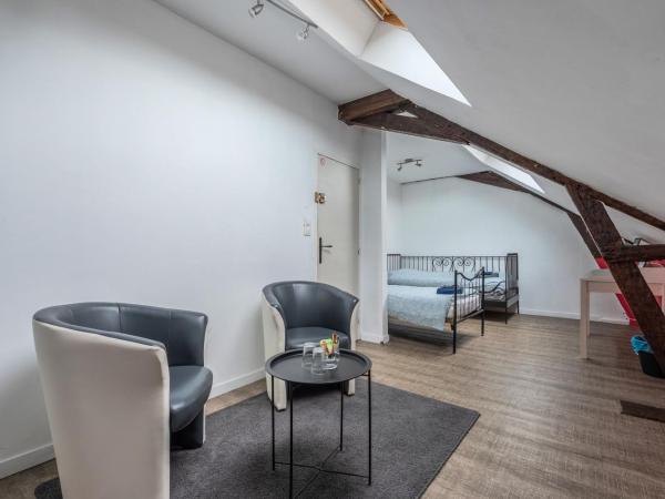 Douai house : photo 4 de la chambre chambre lits jumeaux avec salle de bains commune