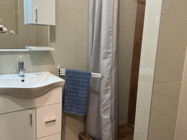 Boomerang Hostel : photo 3 de la chambre lit simple dans dortoir mixte (4 adultes) 