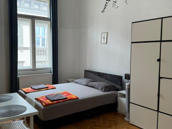 Boomerang Hostel : photo 4 de la chambre chambre double ou lits jumeaux avec salle de bains commune