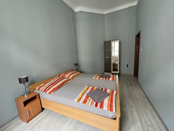 Boomerang Hostel : photo 9 de la chambre chambre double ou lits jumeaux avec salle de bains commune