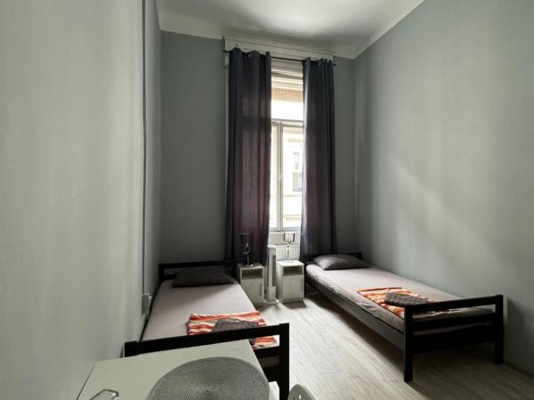Boomerang Hostel : photo 7 de la chambre chambre double ou lits jumeaux avec salle de bains commune