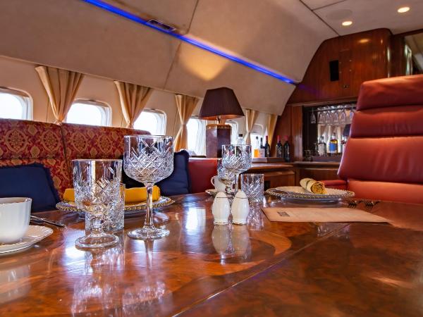 Boeing 727 Airliner Private Jet : photo 1 de la chambre villa