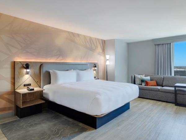 Houston Marriott North : photo 2 de la chambre chambre lit queen-size concierge