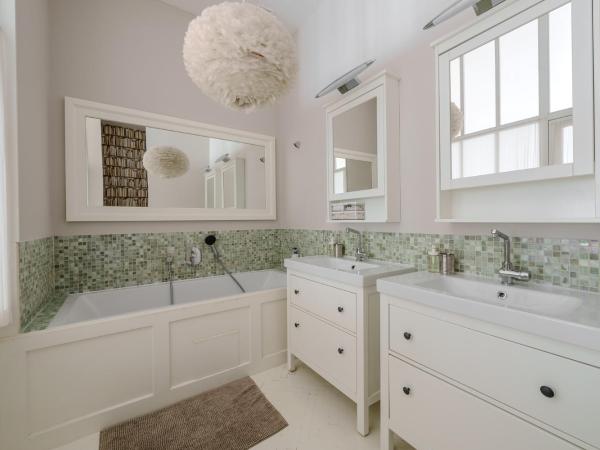 Old Town Boutique Residence : photo 8 de la chambre chambre double deluxe avec baignoire