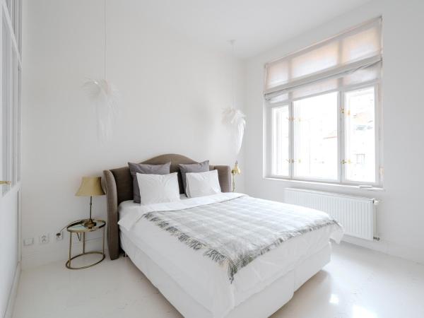 Old Town Boutique Residence : photo 2 de la chambre chambre double - vue sur jardin