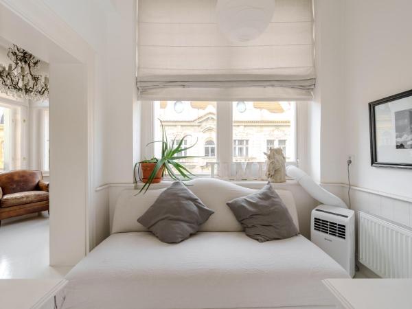 Old Town Boutique Residence : photo 10 de la chambre chambre double deluxe avec baignoire