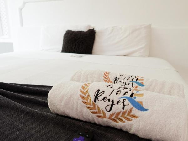 Villa de Reyes Hotel Boutique : photo 1 de la chambre chambre lit king-size avec balcon