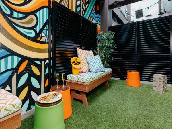 The Constance Fortitude Valley : photo 4 de la chambre hotel king with courtyard with free wifi