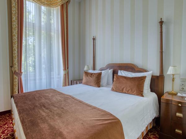 Ensana Grand Margaret Island : photo 8 de la chambre chambre double deluxe avec accès au centre de bien-Être et à la salle de sport