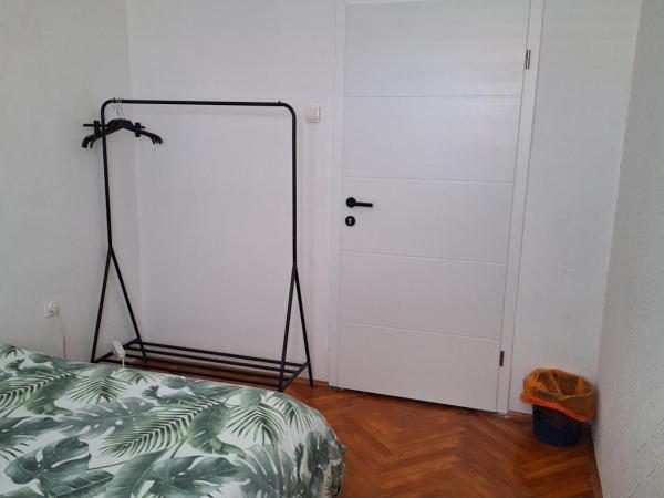 Hostel Melada Dom : photo 2 de la chambre chambre double standard avec ventilateur