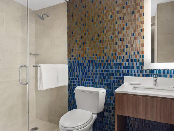 Courtyard by Marriott New York Manhattan/Chelsea : photo 4 de la chambre suite familiale