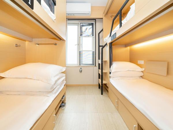 Denpa Inn - Zhenbei Subway Station Meichuan Road Pedestrian Street Branch : photo 4 de la chambre lit dans dortoir pour hommes de 4 lits avec salle de bains commune