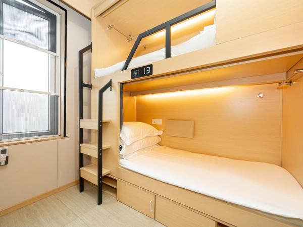 Denpa Inn - Zhenbei Subway Station Meichuan Road Pedestrian Street Branch : photo 7 de la chambre lit dans dortoir pour hommes de 4 lits avec salle de bains commune