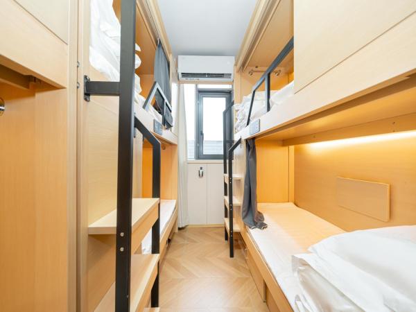 Denpa Inn - Zhenbei Subway Station Meichuan Road Pedestrian Street Branch : photo 8 de la chambre lit dans dortoir pour femmes de 6 lits - salle de bains commune