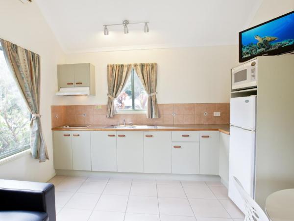 Cairns Crystal Cascades Holiday Park : photo 5 de la chambre family villa - ulysses